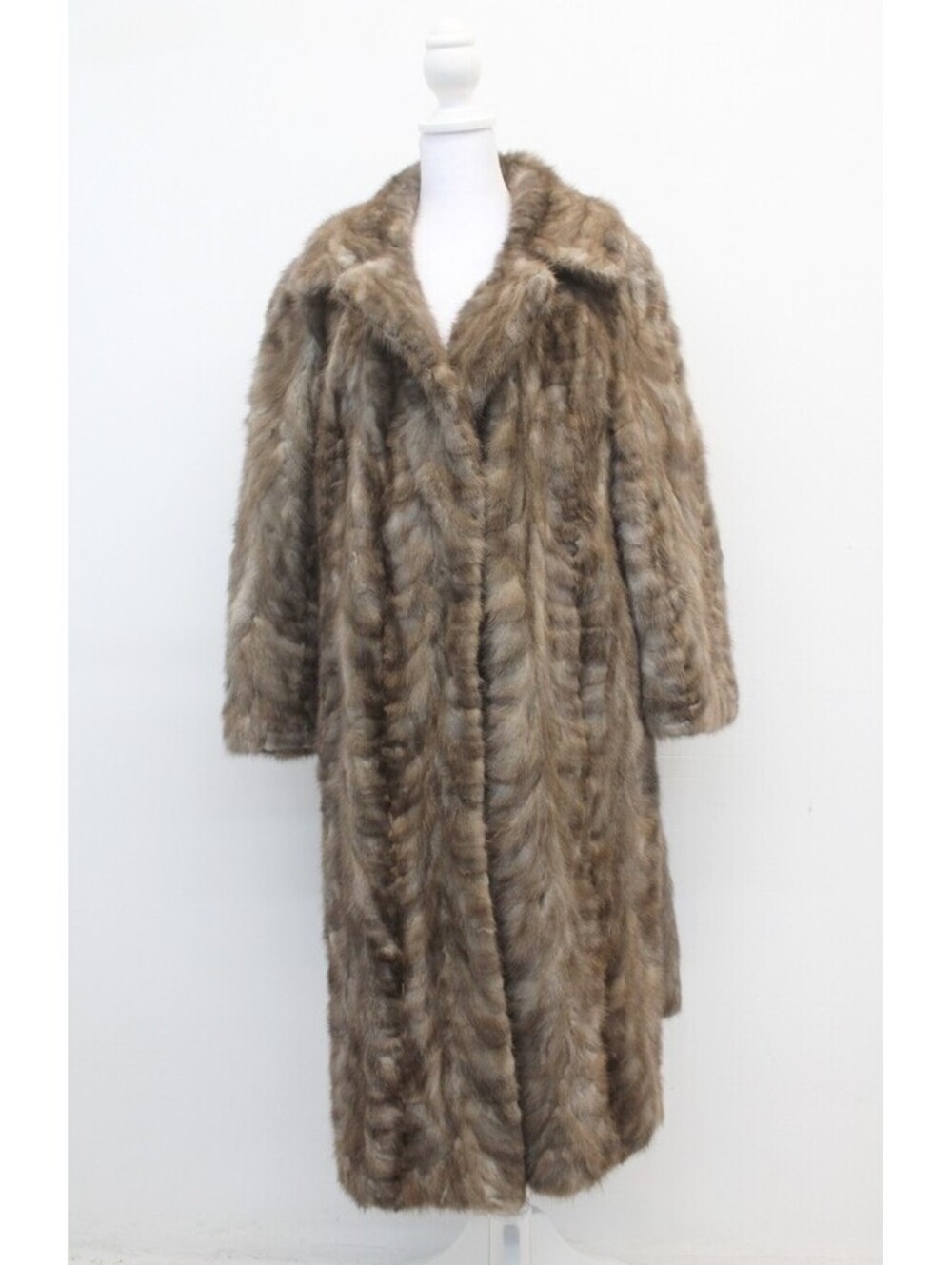 SCRAP ITEM: CANADIAN LUTETIA (GRAY) MINK FUR COAT SIZE N/A